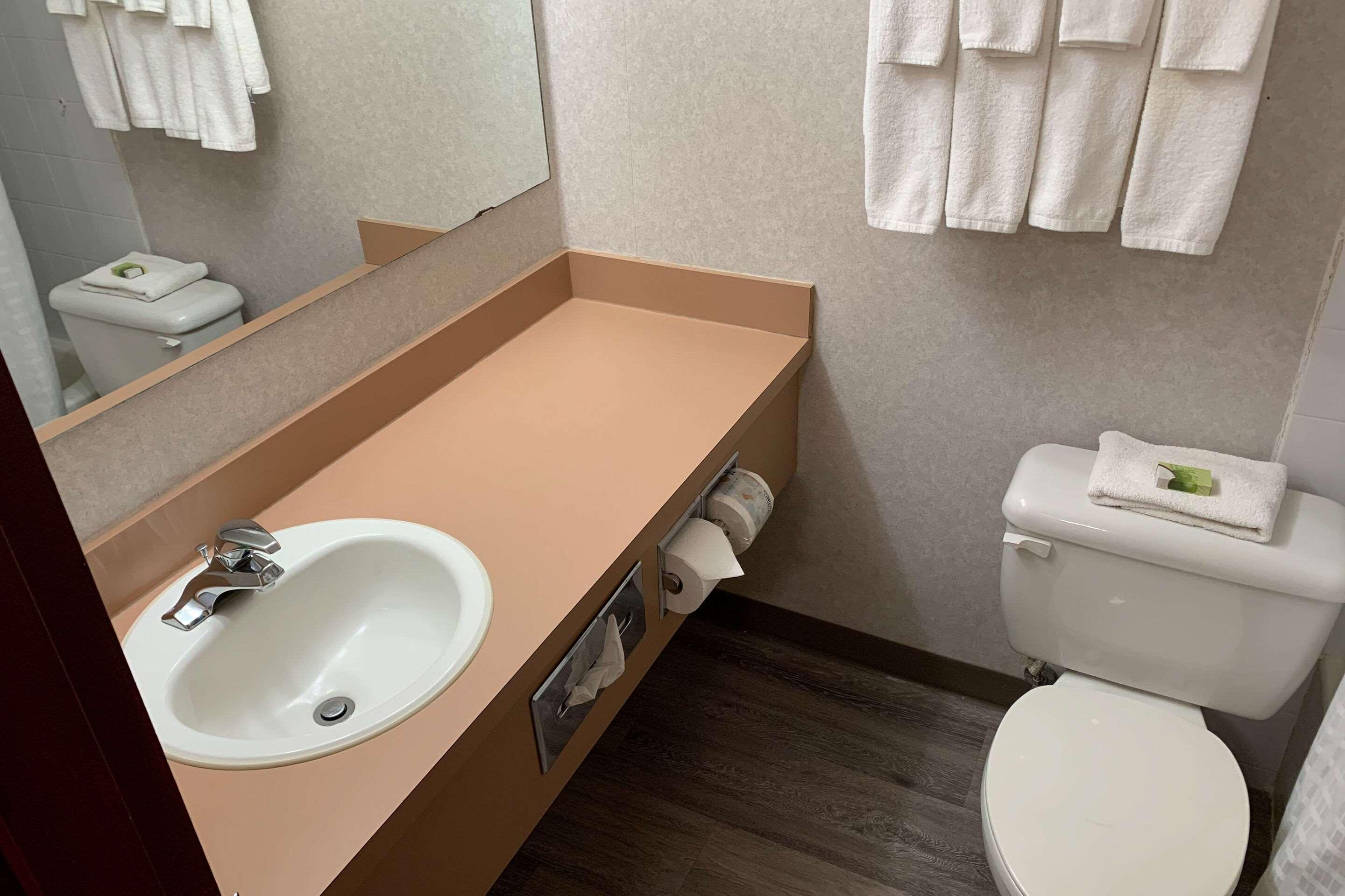 Sky Palace Inn & Suites By Jasper Beeville Exteriér fotografie