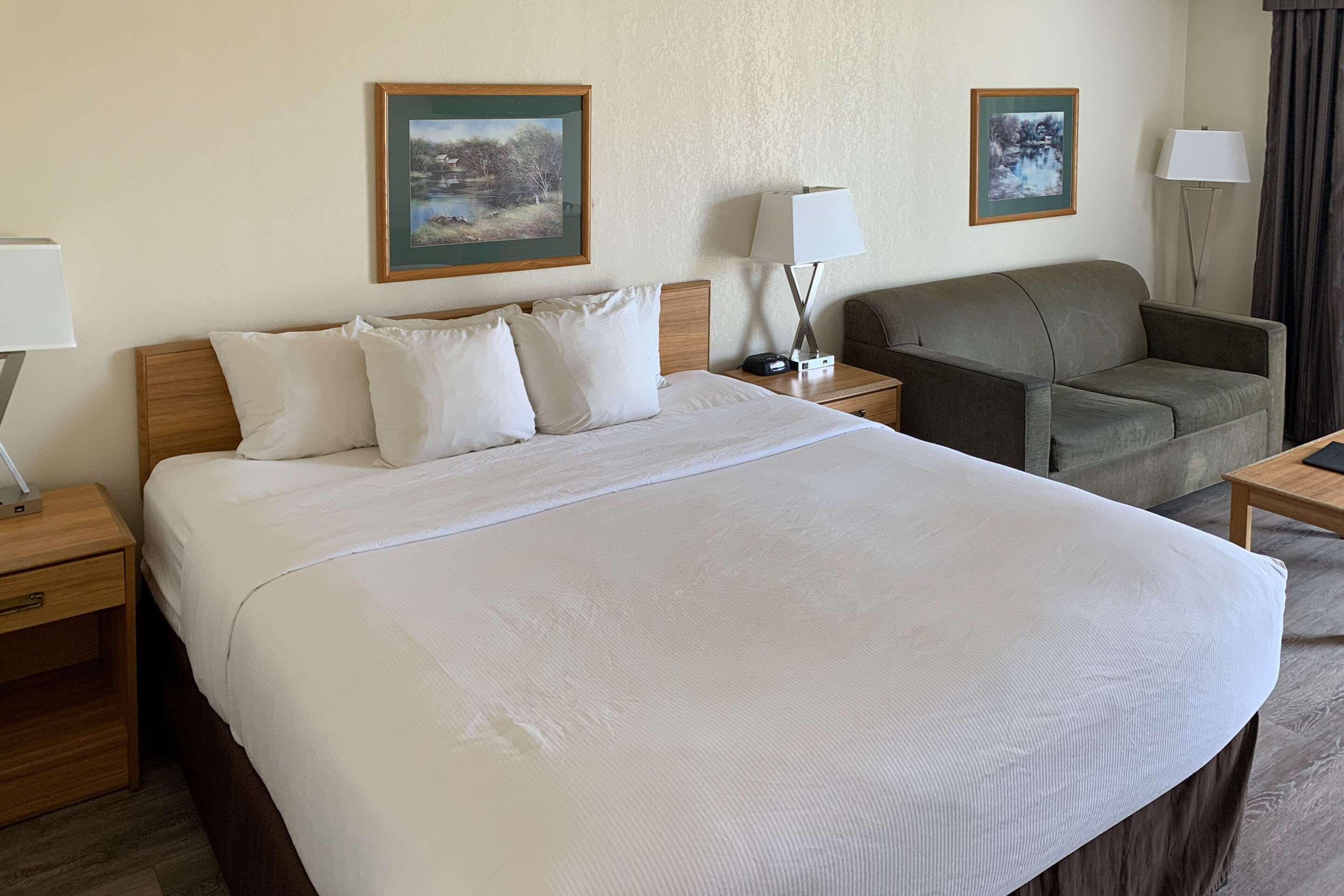 Sky Palace Inn & Suites By Jasper Beeville Exteriér fotografie
