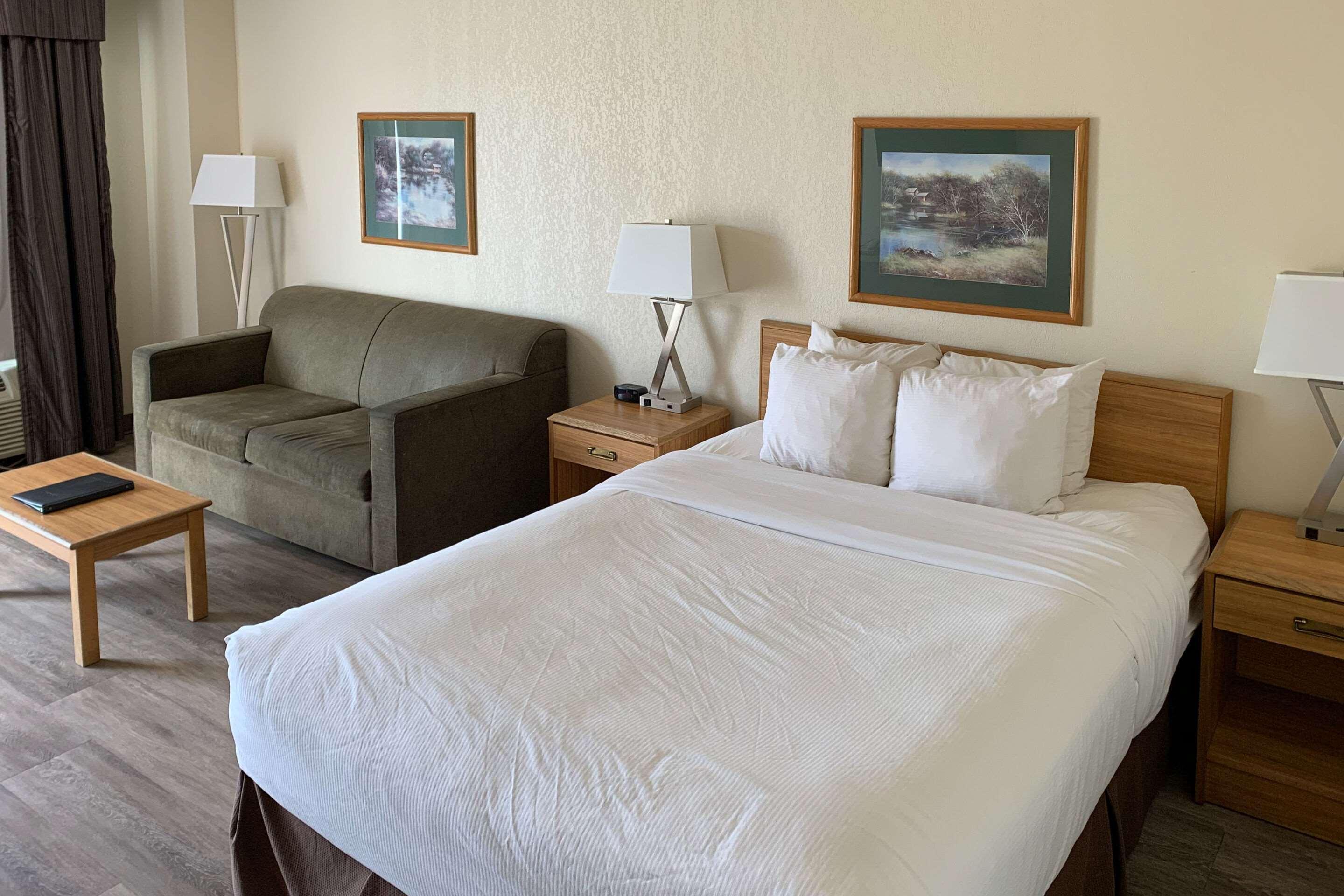 Sky Palace Inn & Suites By Jasper Beeville Exteriér fotografie